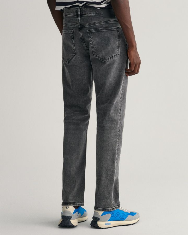 REGULAR GANT BLACK WASH JEANS