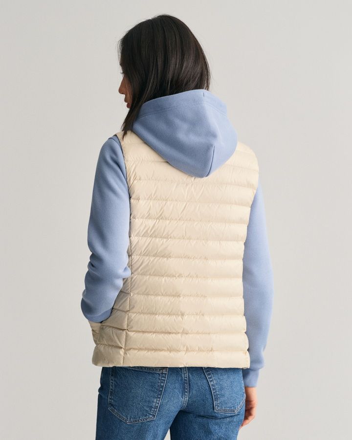 LIGHT DOWN VEST