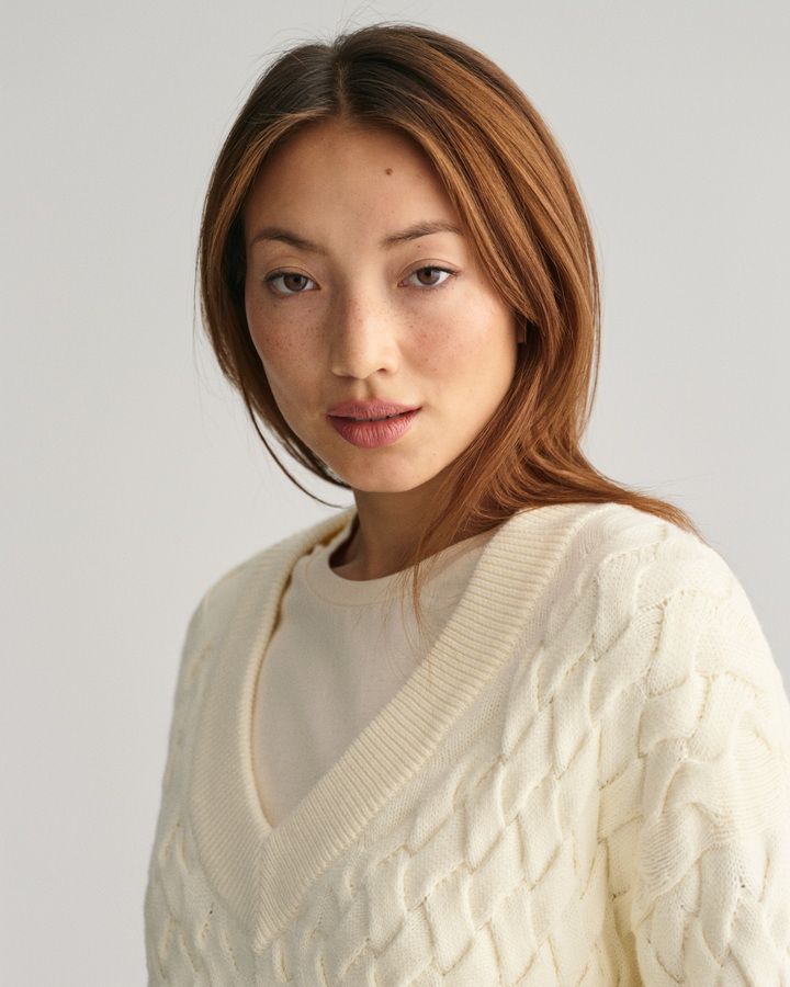 TEXTURED COTTON V-NECK