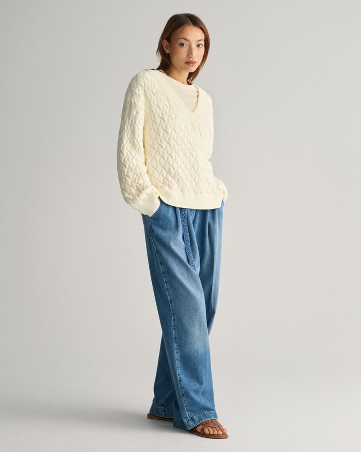 TEXTURED COTTON V-NECK