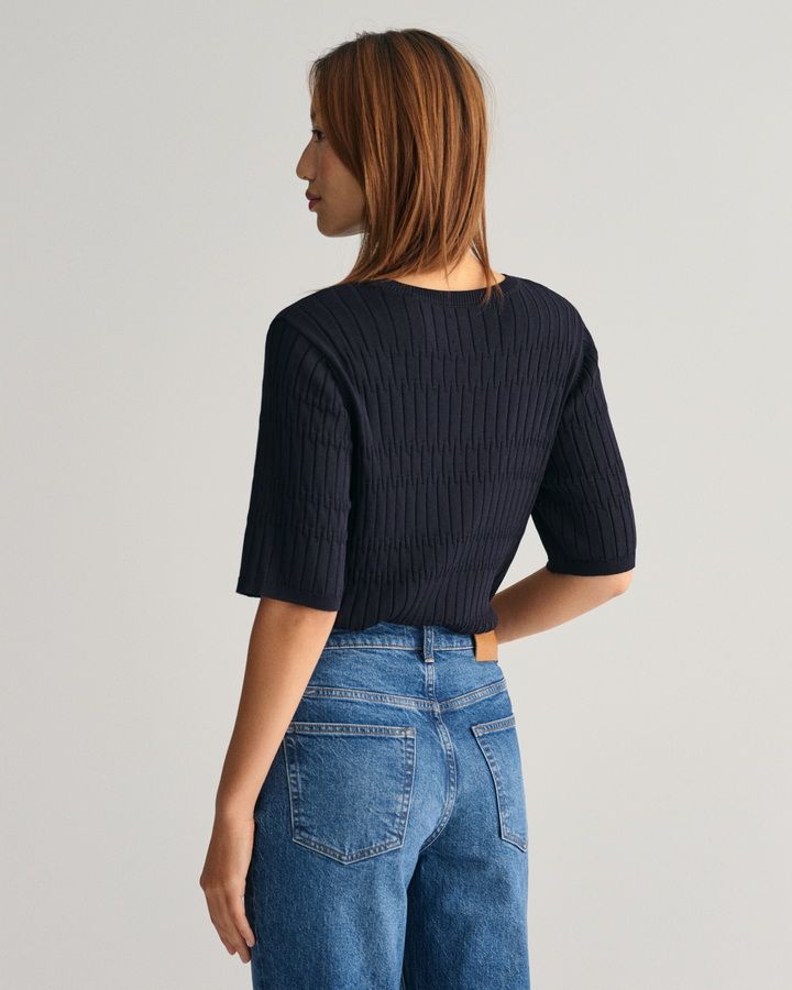 TEXTURED SHORT SLEEVE C-NECK