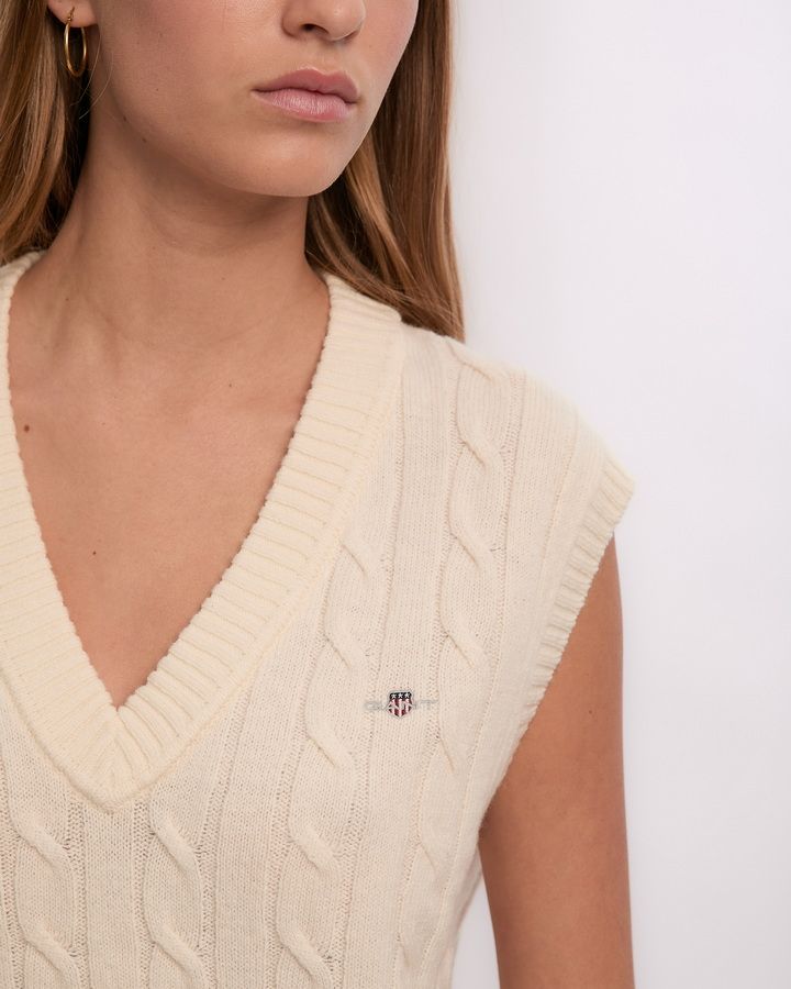 Lambswool Cable V-Neck Vest