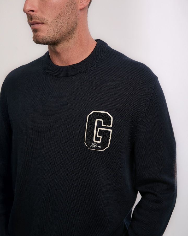 Small Graphic Badge C-Neck