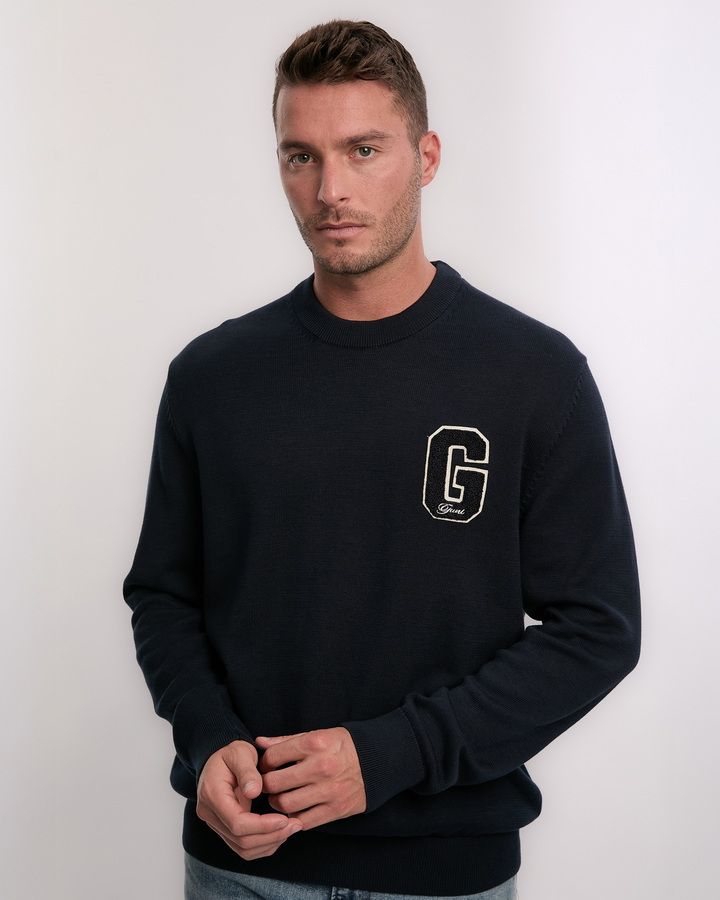 Small Graphic Badge C-Neck