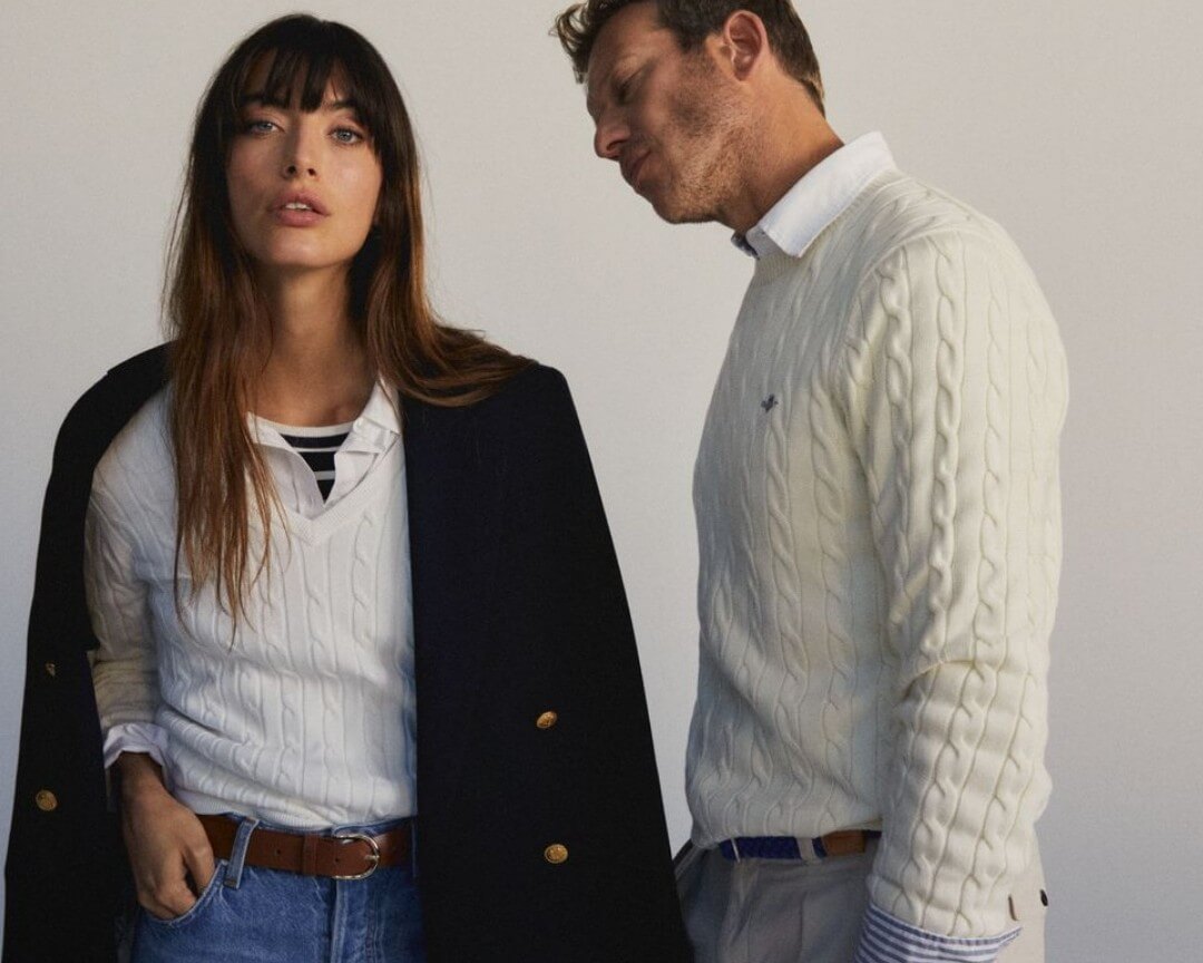 סריג דק בשילוב עם מכופתרת חלקה