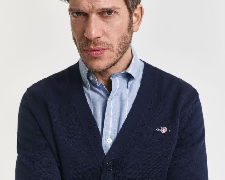 קרדיגן בשילוב מכופתרת קלאסית