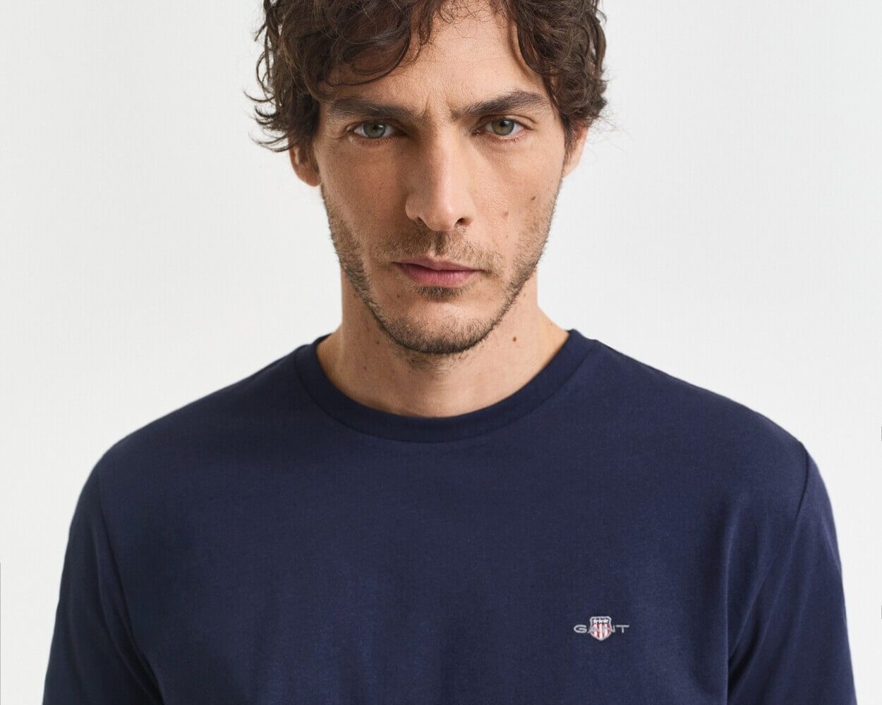 צווארון עגול - קלאסי ונקי